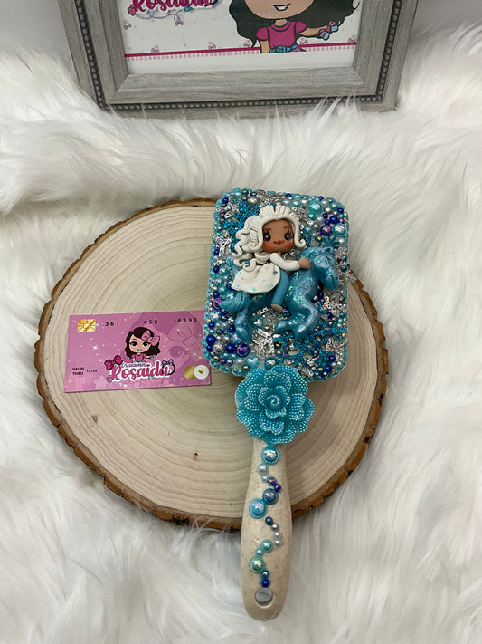 Cepillo Muñequita en caballo