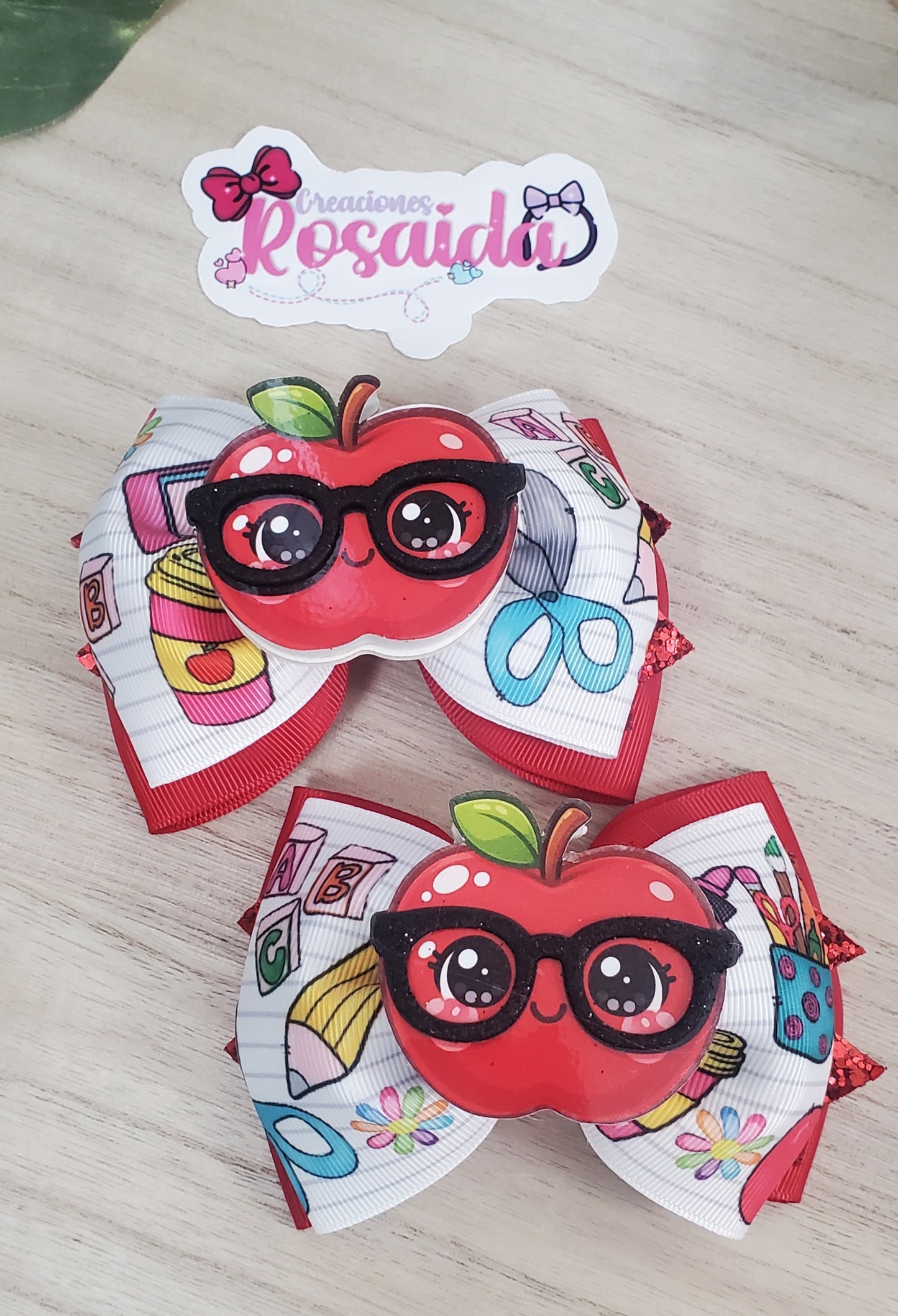 Paresitos Manzanas con Lentes.